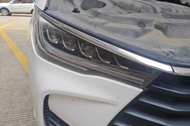 Used BYD Song MAX 2017 1.5T Automatic Smart Connect Elite 7-Seater Right Front Headlight
