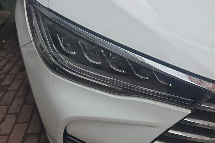 Used BYD Song MAX 2017 1.5T Automatic Smart Connect Luxury 7-Seater Right Front Headlight