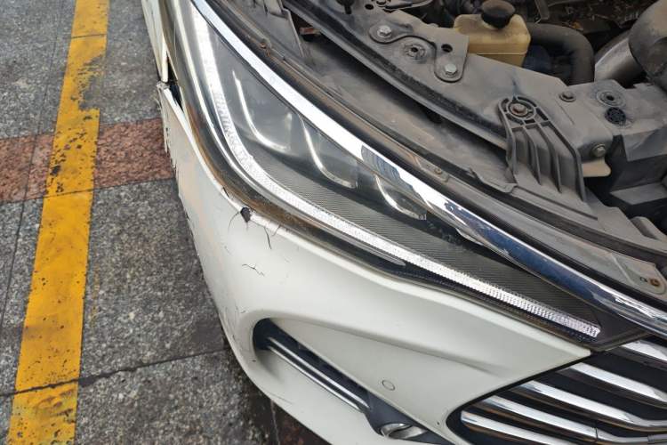 Used BYD Song MAX 2017 1.5T Automatic Smart Connect Prestige 7-Seater Right Front Headlight