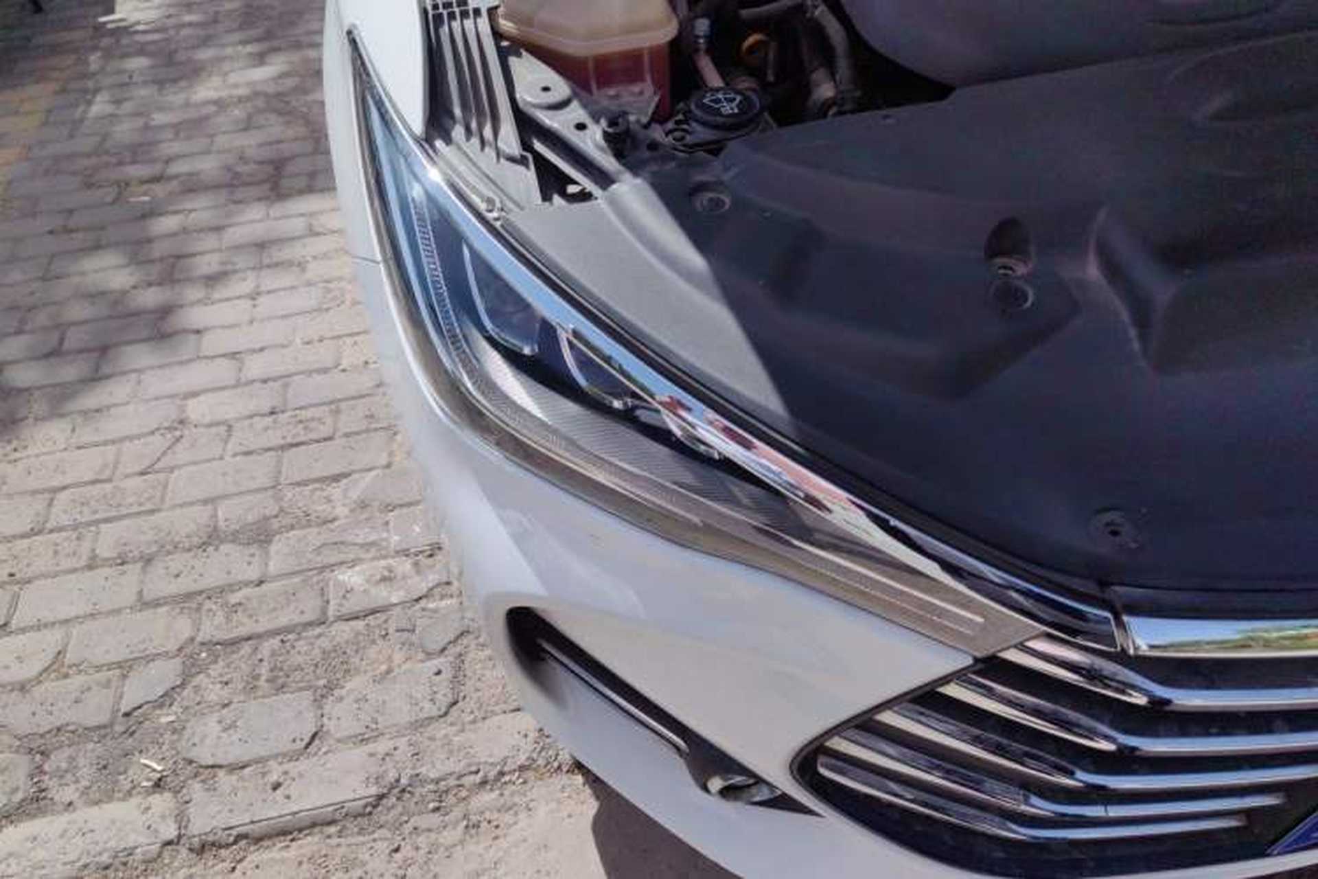 Used BYD Song MAX 2017 1.5T Manual Comfort 7-Seater Right Front Headlight