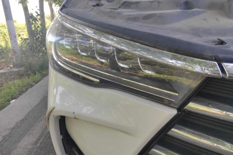 Used BYD Song MAX 2017 1.5T Automatic Smart Connect Elite 7-Seater Right Front Headlight