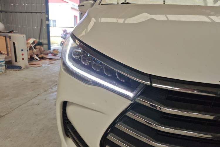 Used BYD Song MAX 2017 1.5T Automatic Smart Connect Elite 7-Seater Right Front Headlight