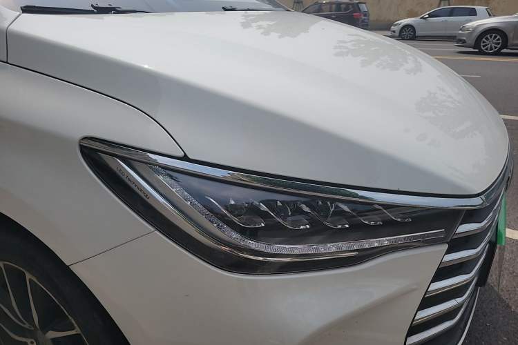 Used BYD Song MAX 2017 1.5T Automatic Smart Connect Elite 7-Seater Right Front Headlight