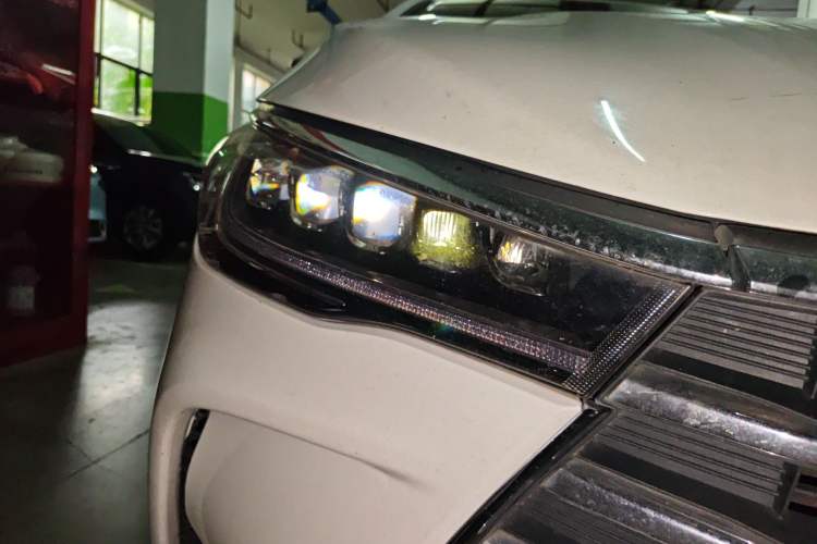 Used BYD Song MAX 2017 1.5T Automatic Smart Connect Luxury 7-Seater Right Front Headlight