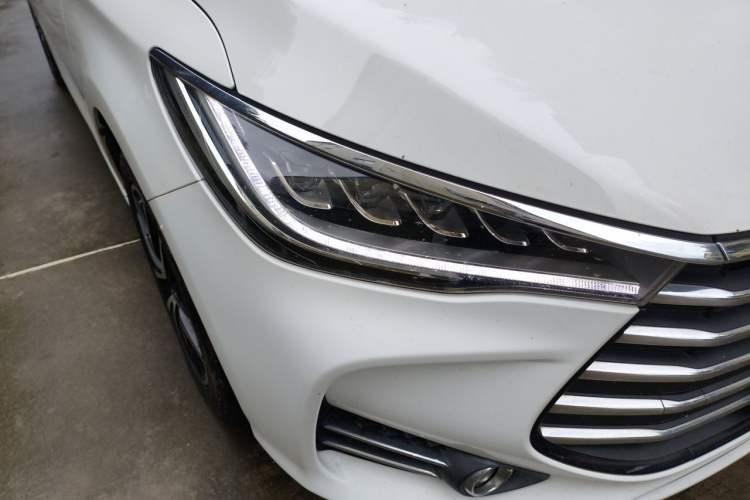 Used BYD Song MAX 2017 1.5T Automatic Smart Connect Elite 7-Seater Right Front Headlight