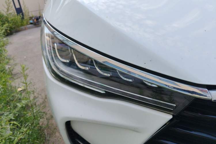 Used BYD Song MAX 2017 1.5T Automatic Smart Connect Elite 7-Seater Right Front Headlight
