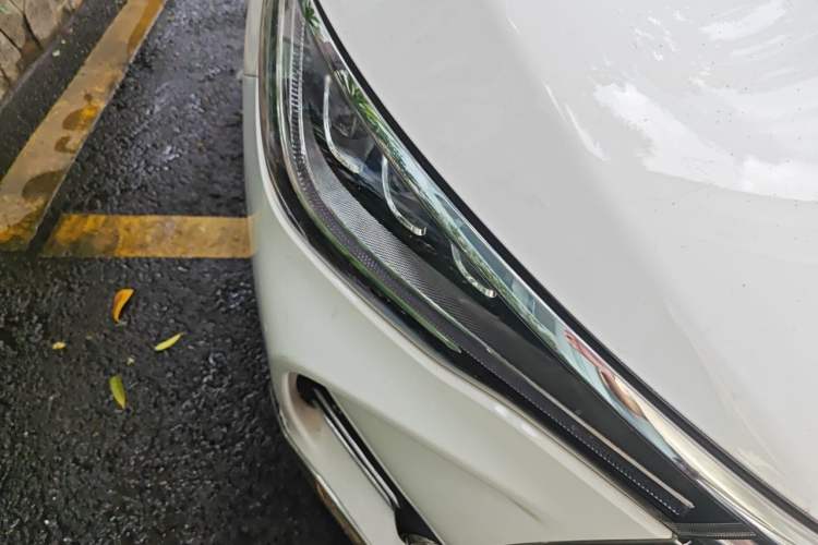Used BYD Song MAX 2017 1.5T Automatic Smart Connect Elite 7-Seater Right Front Headlight