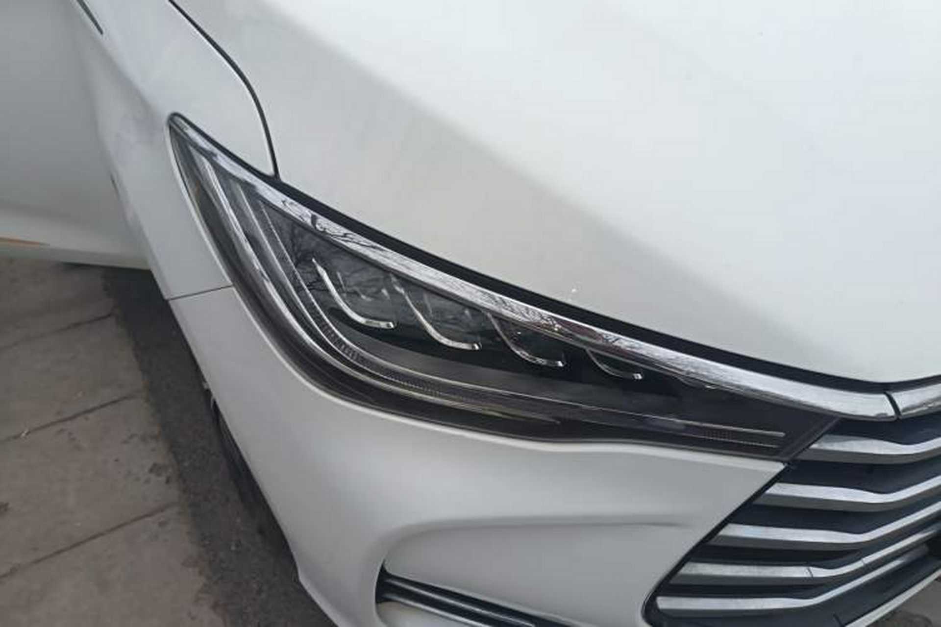 Used BYD Song MAX 2017 1.5T Automatic Smart Connect Elite 7-Seater Right Front Headlight