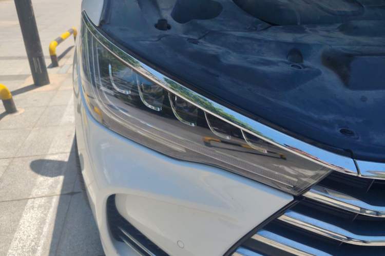 Used BYD Song MAX 2017 1.5T Automatic Smart Connect Prestige 7-Seater Right Front Headlight