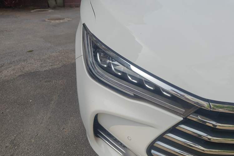 Used BYD Song MAX 2017 1.5T Automatic Smart Connect Prestige 7-Seater Right Front Headlight