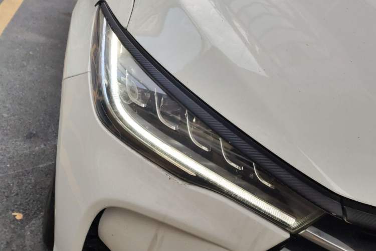 Used BYD Song MAX 2017 1.5T Automatic Smart Connect Prestige 7-Seater Right Front Headlight