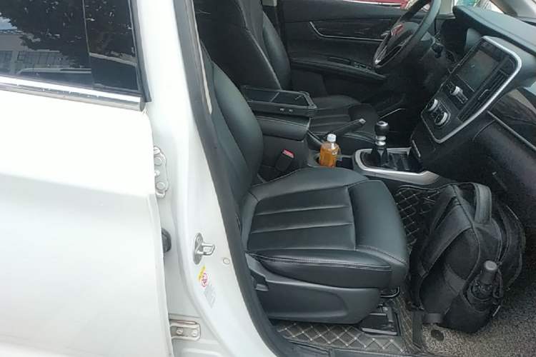 Used BYD Song MAX 2017 1.5T Manual Smart Connect Luxury 7-Seater Right Front Seat