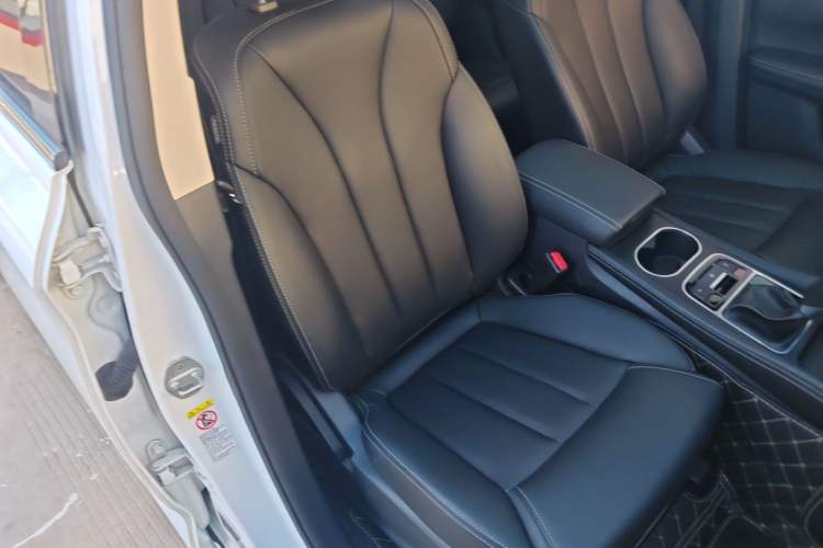 Used BYD Song MAX 2017 1.5T Automatic Smart Connect Elite 7-Seater Right Front Seat