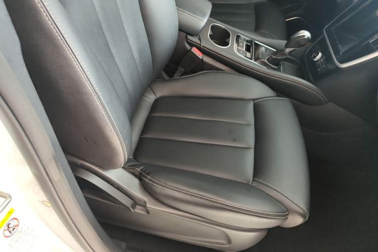 Used BYD Song MAX 2017 1.5T Automatic Smart Connect Prestige 7-Seater Right Front Seat