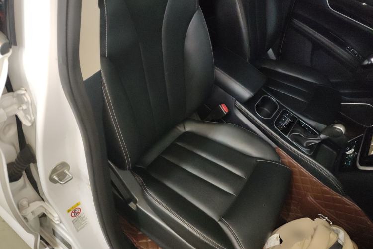 Used BYD Song MAX 2017 1.5T Automatic Smart Connect Luxury 7-Seater Right Front Seat