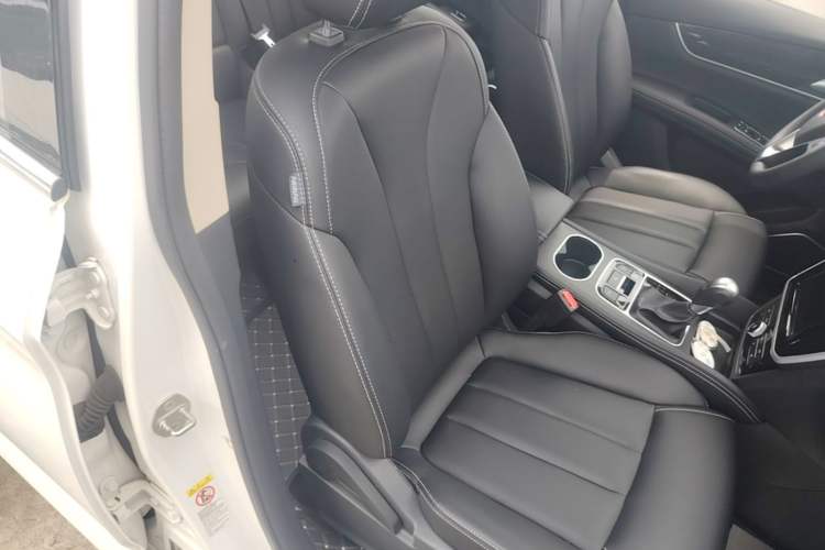 Used BYD Song MAX 2017 1.5T Automatic Smart Connect Luxury 7-Seater Right Front Seat