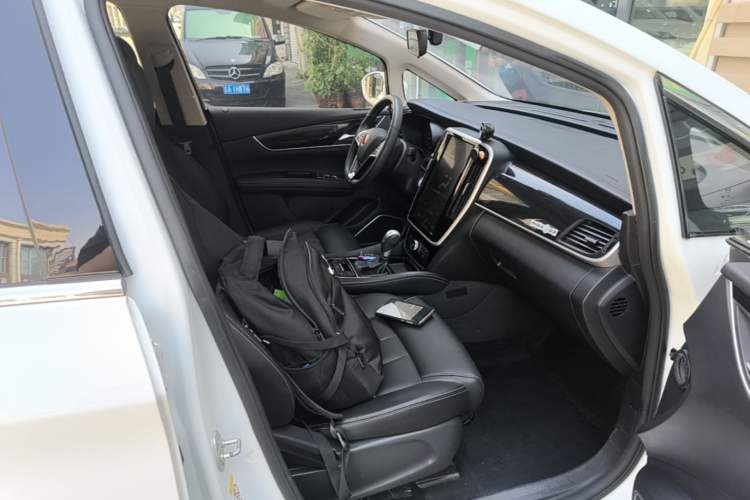 Used BYD Song MAX 2017 1.5T Automatic Smart Connect Elite 7-Seater Right Front Seat