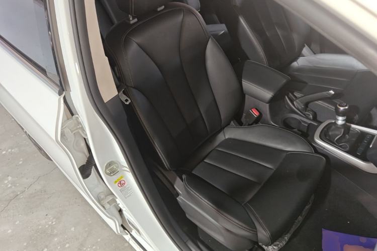 Used BYD Song MAX 2017 1.5T Manual Smart Connect Luxury 7-Seater Right Front Seat