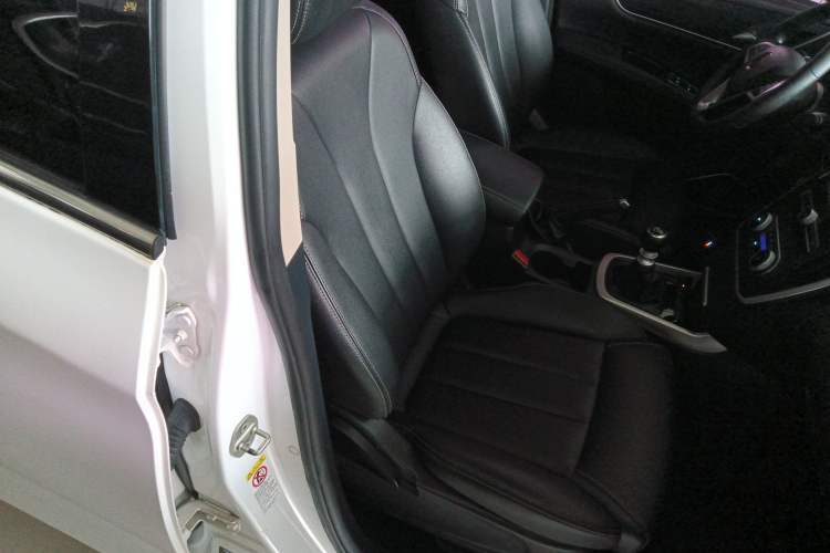 Used BYD Song MAX 2017 1.5T Manual Smart Connect Luxury 7-Seater Right Front Seat