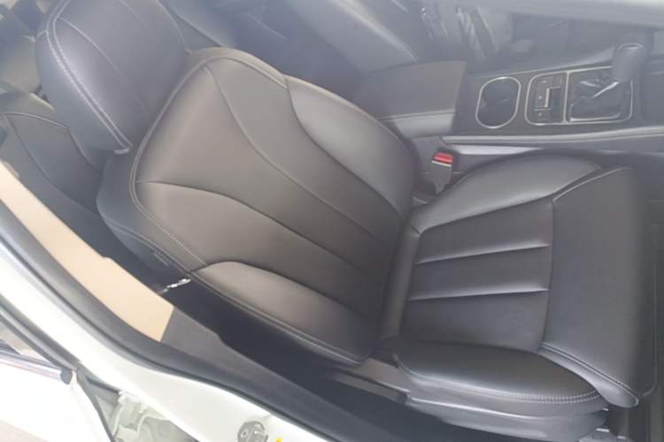 Used BYD Song MAX 2017 1.5T Automatic Smart Connect Prestige 7-Seater Right Front Seat