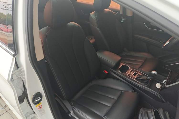 Used BYD Song MAX 2017 1.5T Automatic Smart Connect Elite 7-Seater Right Front Seat