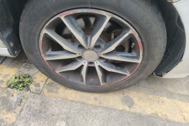 Used BYD Song MAX 2017 1.5T Automatic Smart Connect Luxury 7-Seater Right Front Wheel Hub
