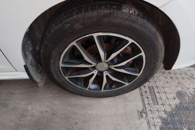 Used BYD Song MAX 2017 1.5T Manual Comfort 7-Seater Right Front Wheel Hub