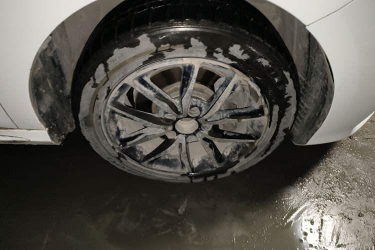 Used BYD Song MAX 2017 1.5T Automatic Smart Connect Elite 7-Seater Right Front Wheel Hub