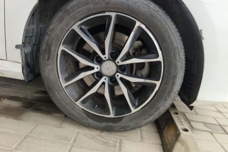 Used BYD Song MAX 2017 1.5T Automatic Smart Connect Prestige 7-Seater Right Front Wheel Hub