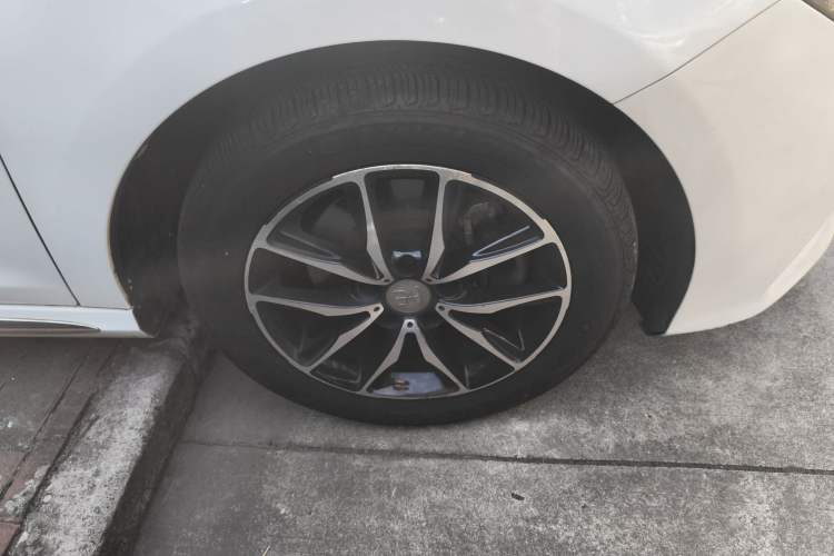 Used BYD Song MAX 2017 1.5T Automatic Smart Connect Elite 7-Seater Right Front Wheel Hub