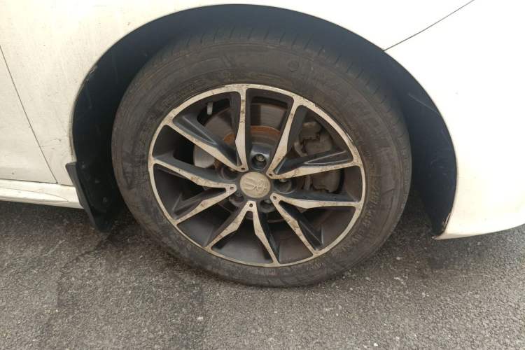 Used BYD Song MAX 2017 1.5T Automatic Smart Connect Elite 7-Seater Right Front Wheel Hub