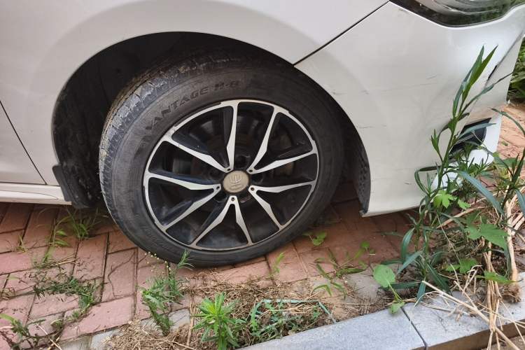 Used BYD Song MAX 2017 1.5T Automatic Smart Connect Luxury 7-Seater Right Front Wheel Hub