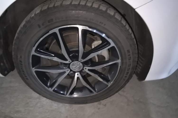 Used BYD Song MAX 2017 1.5T Automatic Smart Connect Luxury 7-Seater Right Front Wheel Hub