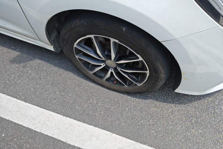 Used BYD Song MAX 2017 1.5T Automatic Smart Connect Elite 7-Seater Right Front Wheel Hub