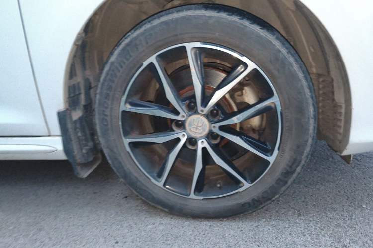Used BYD Song MAX 2017 1.5T Manual Smart Connect Luxury 7-Seater Right Front Wheel Hub