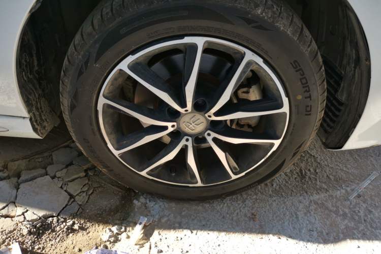 Used BYD Song MAX 2017 1.5T Manual Smart Connect Luxury 7-Seater Right Front Wheel Hub