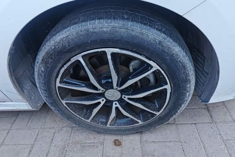 Used BYD Song MAX 2017 1.5T Automatic Smart Connect Luxury 7-Seater Right Front Wheel Hub