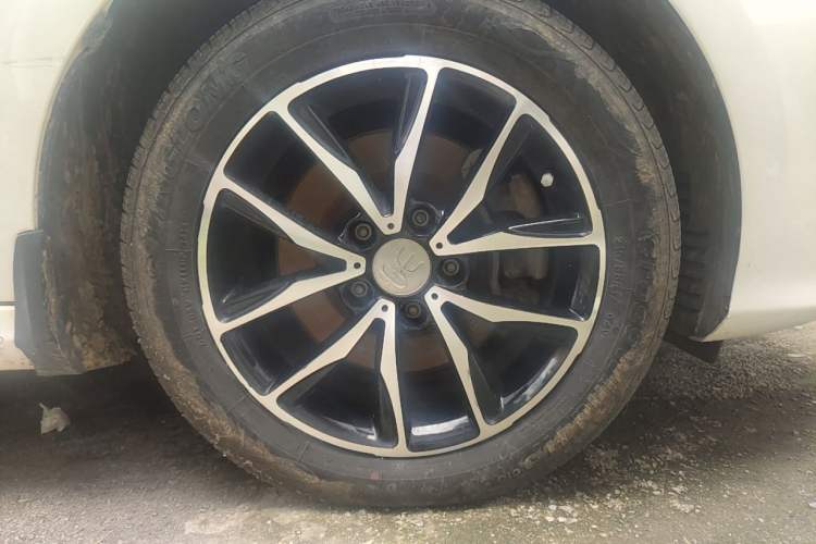 Used BYD Song MAX 2017 1.5T Manual Smart Connect Luxury 7-Seater Right Front Wheel Hub