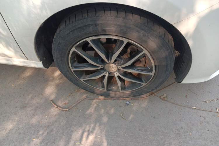 Used BYD Song MAX 2017 1.5T Automatic Smart Connect Luxury 7-Seater Right Front Wheel Hub