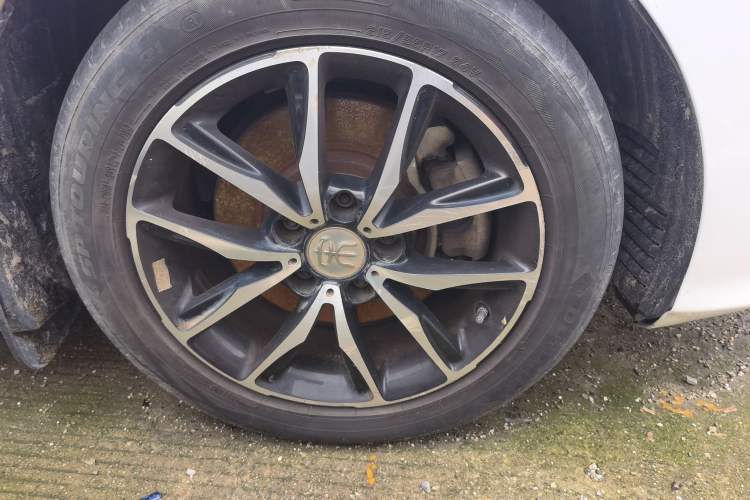 Used BYD Song MAX 2017 1.5T Automatic Smart Connect Prestige 7-Seater Right Front Wheel Hub