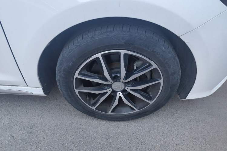 Used BYD Song MAX 2017 1.5T Automatic Smart Connect Elite 7-Seater Right Front Wheel Hub