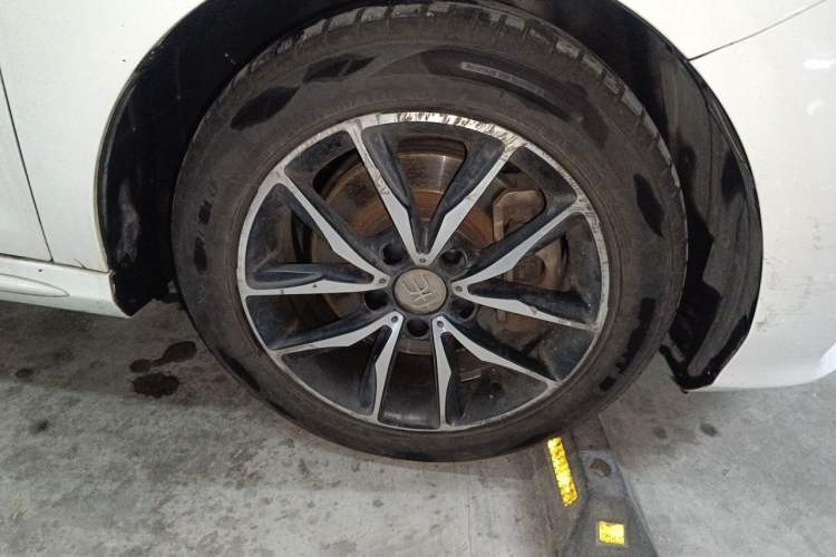 Used BYD Song MAX 2017 1.5T Automatic Smart Connect Elite 7-Seater Right Front Wheel Hub