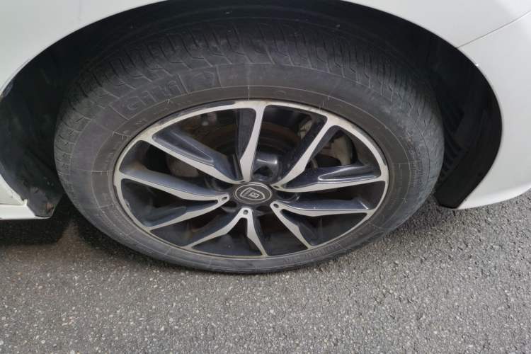 Used BYD Song MAX 2017 1.5T Automatic Smart Connect Luxury 7-Seater Right Front Wheel Hub