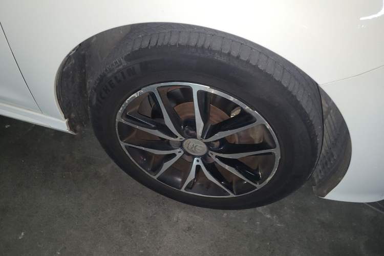 Used BYD Song MAX 2017 1.5T Automatic Smart Connect Elite 7-Seater Right Front Wheel Hub