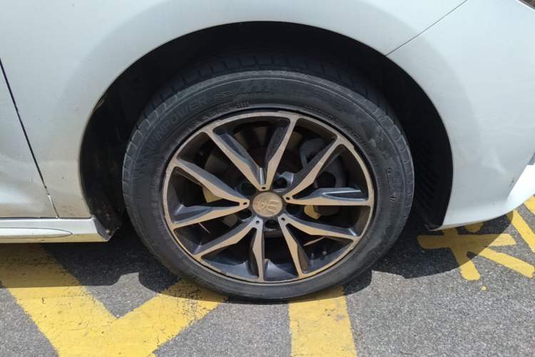 Used BYD Song MAX 2017 1.5T Automatic Smart Connect Luxury 7-Seater Right Front Wheel Hub