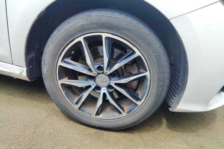 Used BYD Song MAX 2017 1.5T Manual Smart Connect Luxury 7-Seater Right Front Wheel Hub