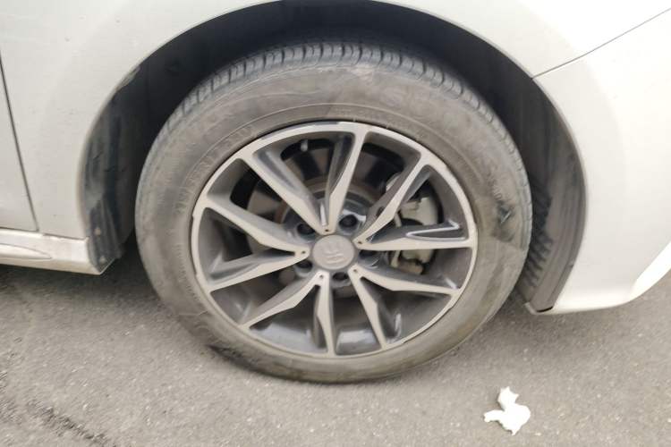 Used BYD Song MAX 2017 1.5T Manual Smart Connect Luxury 7-Seater Right Front Wheel Hub