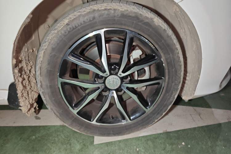Used BYD Song MAX 2017 1.5T Automatic Smart Connect Elite 7-Seater Right Front Wheel Hub