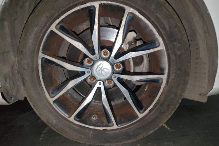 Used BYD Song MAX 2017 1.5T Automatic Smart Connect Elite 7-Seater Right Front Wheel Hub