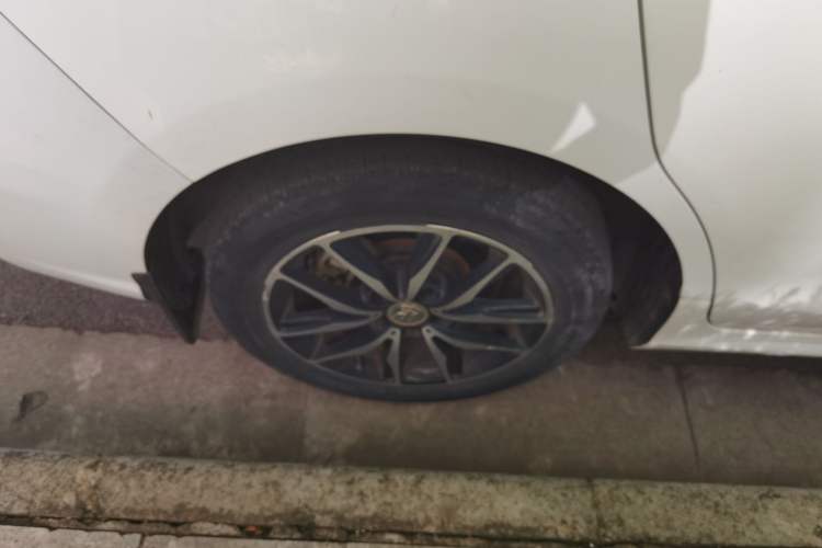 Used BYD Song MAX 2017 1.5T Manual Smart Connect Luxury 7-Seater Right Front Wheel Hub